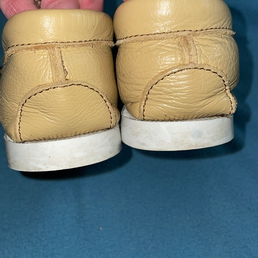 Minnetonka women’s size 7 tan genuine, leather moccasins w/beading - Picture 5 of 5